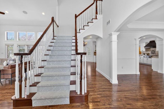 10685 Wood Crest DRIVE, Mequon, WI 53092