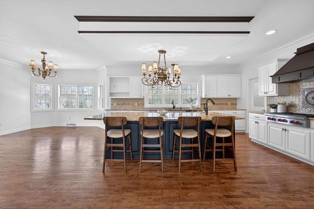 10685 Wood Crest DRIVE, Mequon, WI 53092