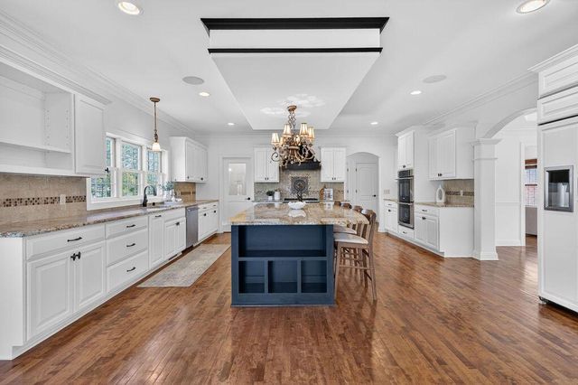 10685 Wood Crest DRIVE, Mequon, WI 53092