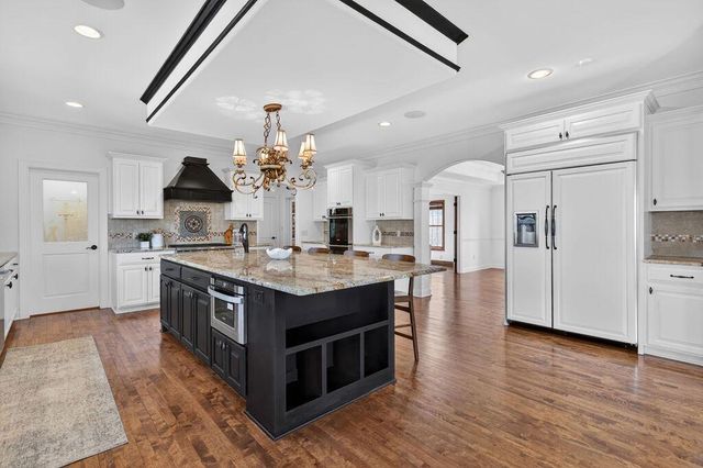 10685 Wood Crest DRIVE, Mequon, WI 53092