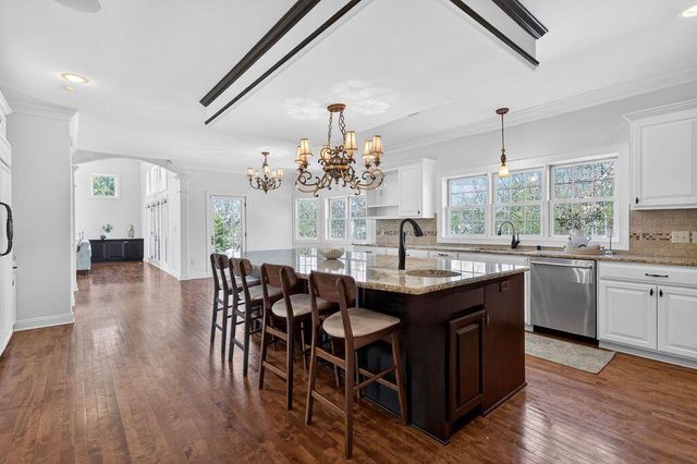 10685 Wood Crest DRIVE, Mequon, WI 53092