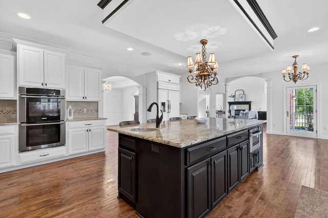 10685 Wood Crest DRIVE, Mequon, WI 53092