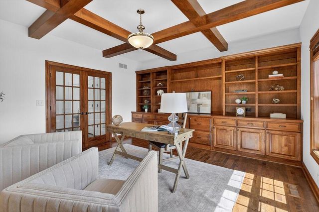10685 Wood Crest DRIVE, Mequon, WI 53092
