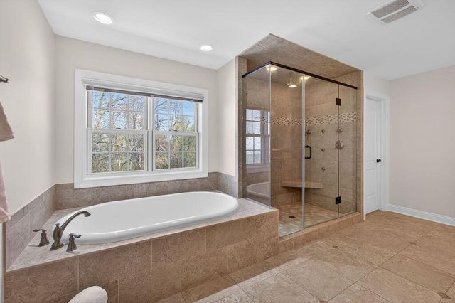 10685 Wood Crest DRIVE, Mequon, WI 53092