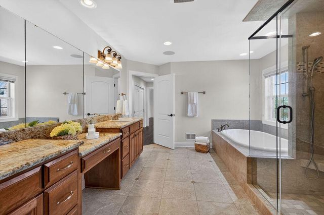 10685 Wood Crest DRIVE, Mequon, WI 53092