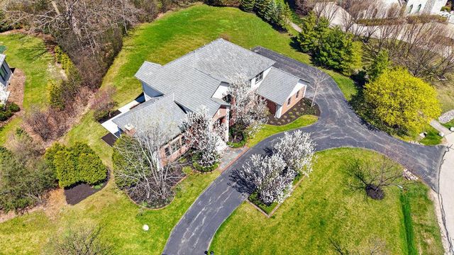 10685 Wood Crest DRIVE, Mequon, WI 53092