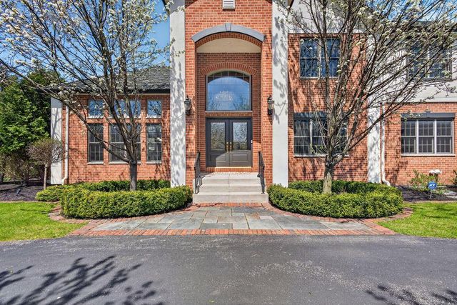 10685 Wood Crest DRIVE, Mequon, WI 53092