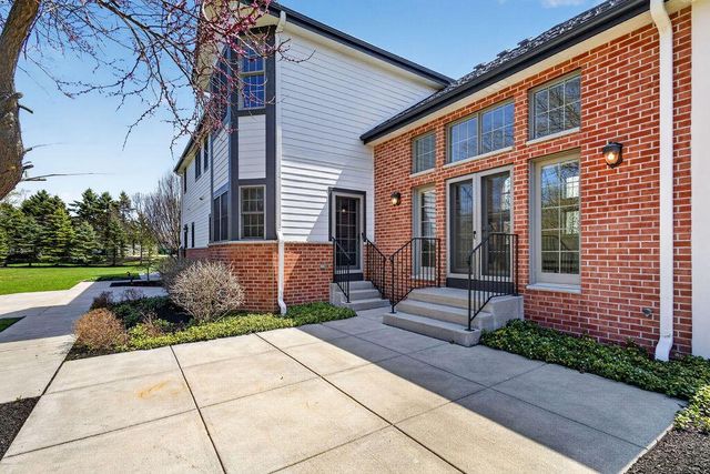 10685 Wood Crest DRIVE, Mequon, WI 53092