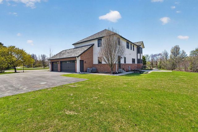 10685 Wood Crest DRIVE, Mequon, WI 53092
