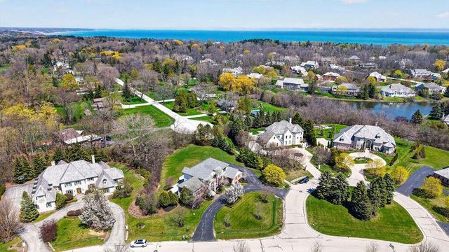 10685 Wood Crest DRIVE, Mequon, WI 53092