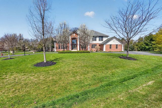 10685 Wood Crest DRIVE, Mequon, WI 53092