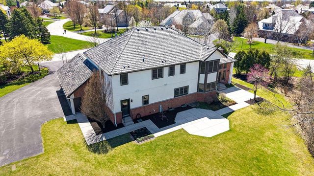 10685 Wood Crest DRIVE, Mequon, WI 53092
