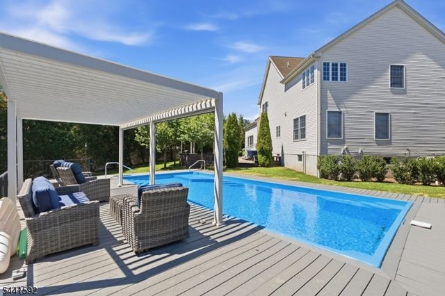 17 Kimble Ct, Hillsborough Twp., NJ 08844