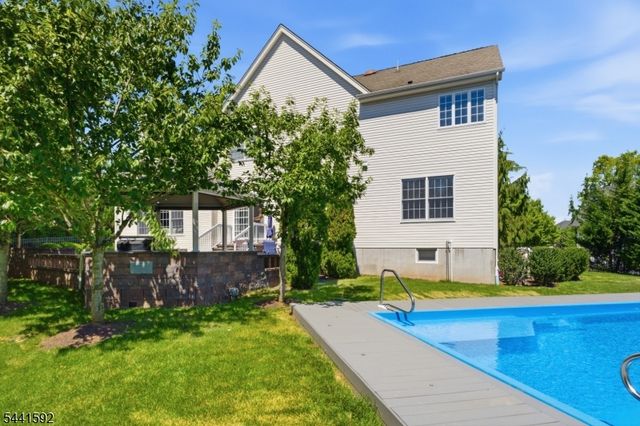 17 Kimble Ct, Hillsborough Twp., NJ 08844