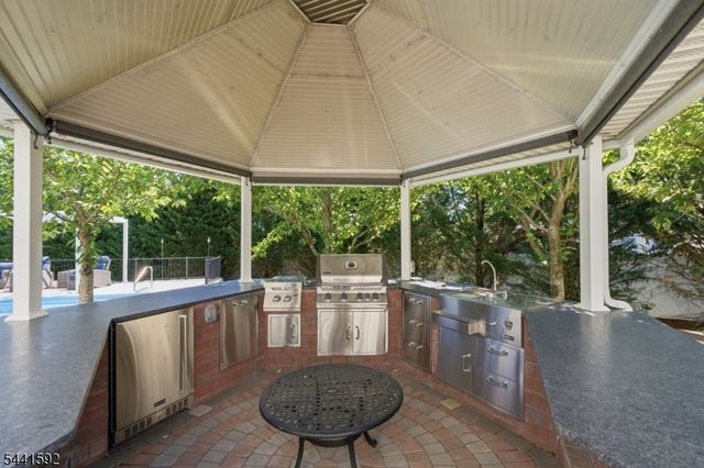17 Kimble Ct, Hillsborough Twp., NJ 08844