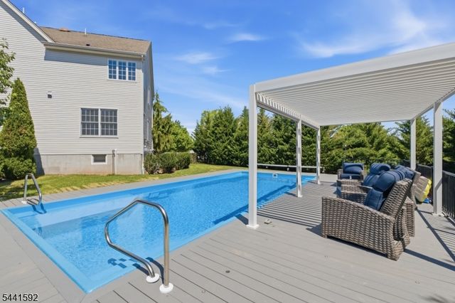 17 Kimble Ct, Hillsborough Twp., NJ 08844