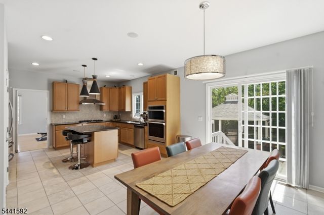 17 Kimble Ct, Hillsborough Twp., NJ 08844