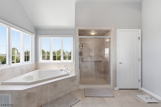17 Kimble Ct, Hillsborough Twp., NJ 08844