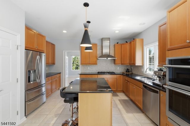 17 Kimble Ct, Hillsborough Twp., NJ 08844