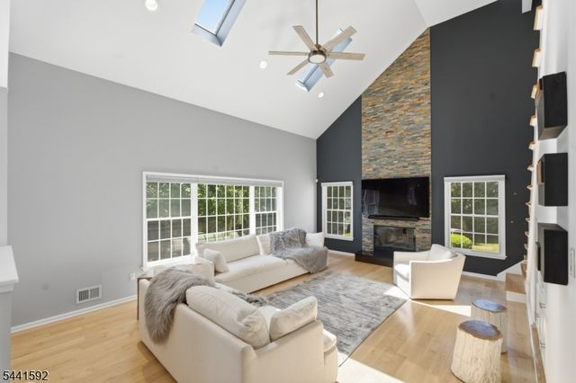 17 Kimble Ct, Hillsborough Twp., NJ 08844