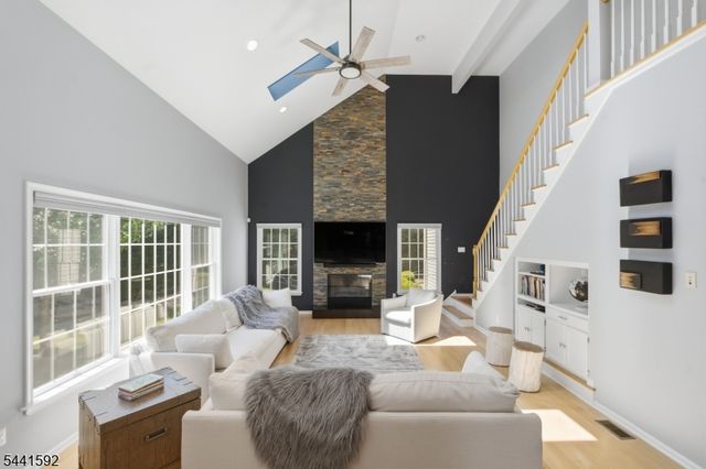 17 Kimble Ct, Hillsborough Twp., NJ 08844