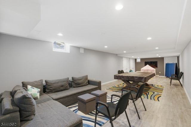 17 Kimble Ct, Hillsborough Twp., NJ 08844
