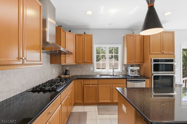17 Kimble Ct, Hillsborough Twp., NJ 08844