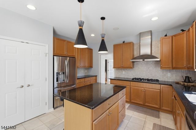 17 Kimble Ct, Hillsborough Twp., NJ 08844