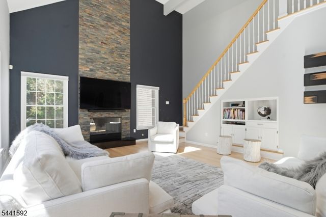 17 Kimble Ct, Hillsborough Twp., NJ 08844