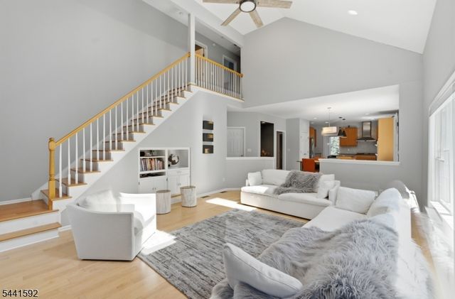 17 Kimble Ct, Hillsborough Twp., NJ 08844