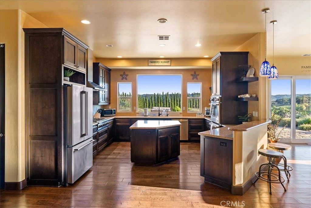 Image 10 of property listing at 5250 , 5260 Vineyard, Paso Robles, CA 93446