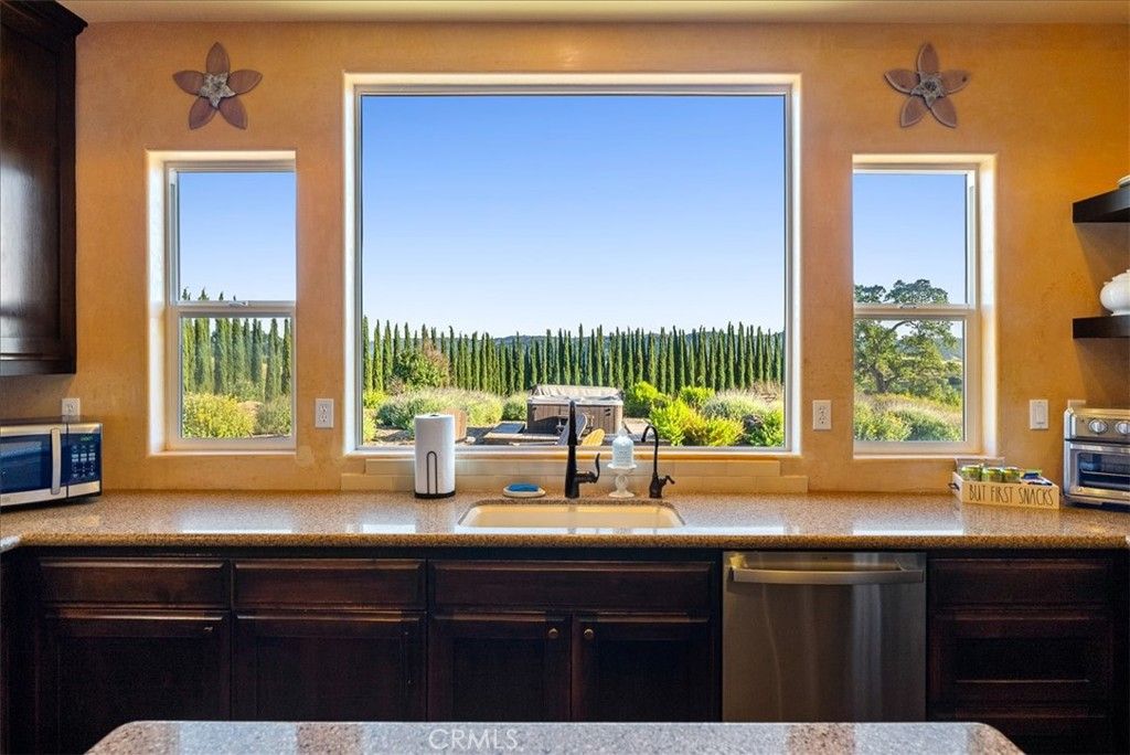 Image 12 of property listing at 5250 , 5260 Vineyard, Paso Robles, CA 93446