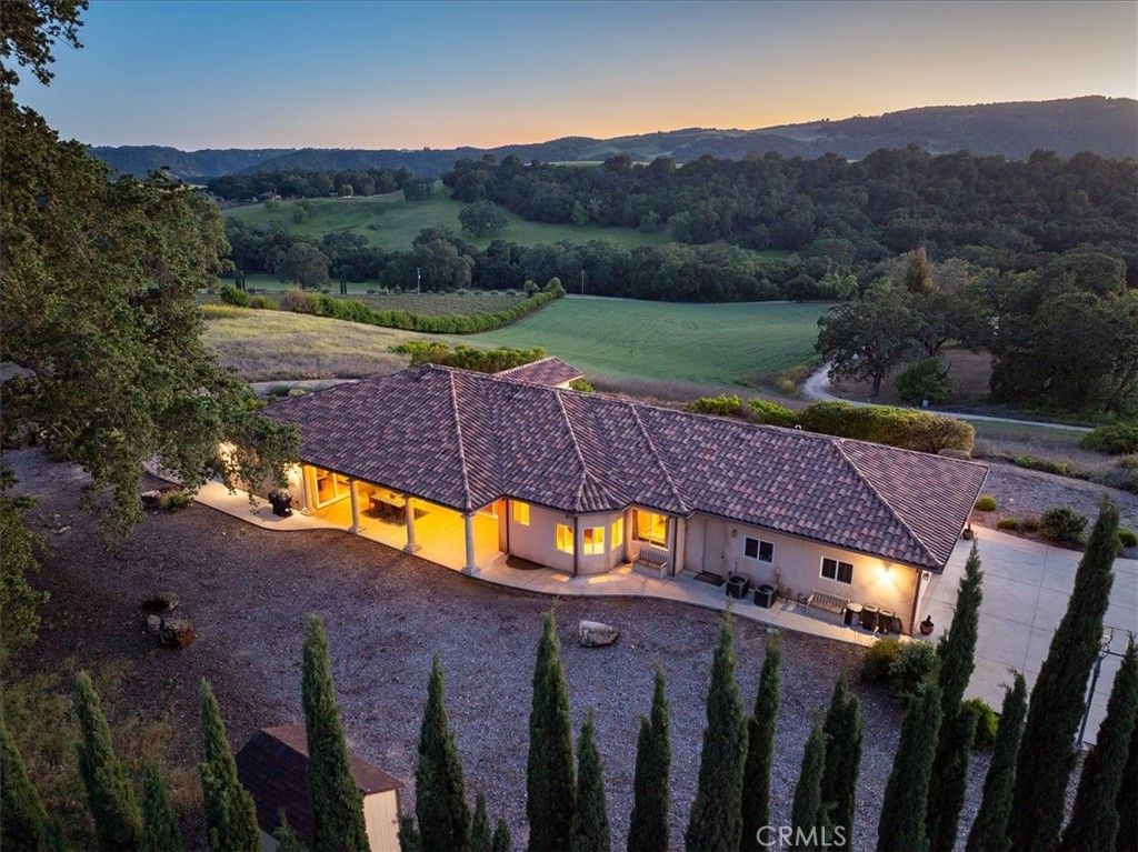 Image 1 of property listing at 5250 , 5260 Vineyard, Paso Robles, CA 93446