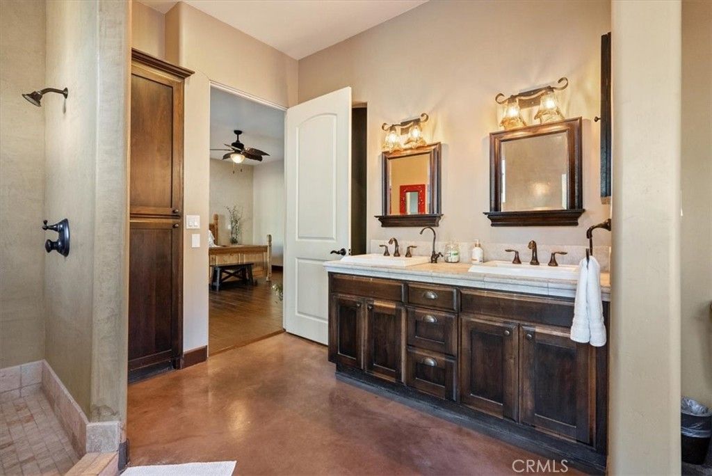 Image 22 of property listing at 5250 , 5260 Vineyard, Paso Robles, CA 93446