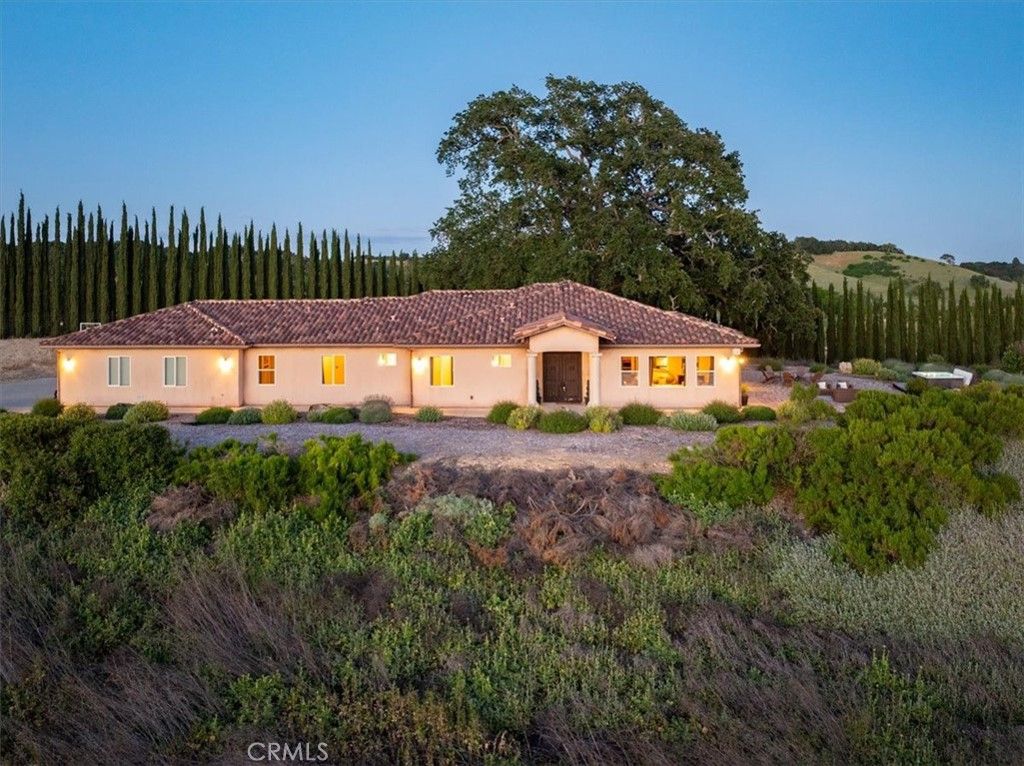 Image 3 of property listing at 5250 , 5260 Vineyard, Paso Robles, CA 93446