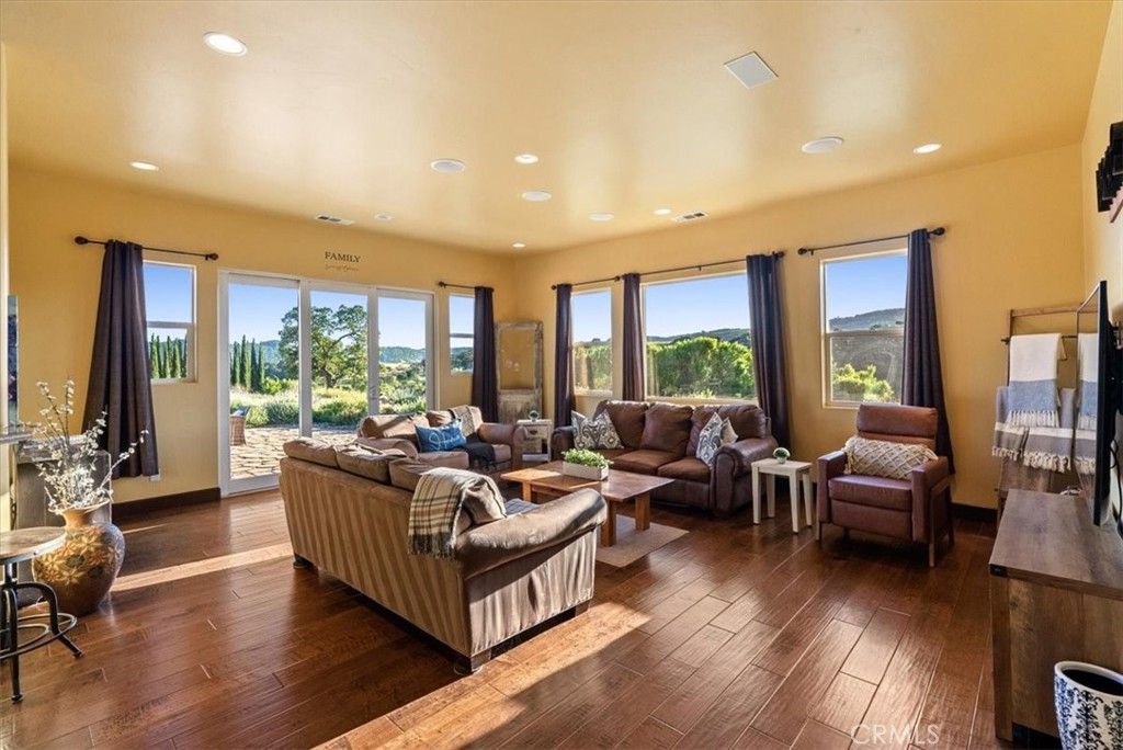 Image 8 of property listing at 5250 , 5260 Vineyard, Paso Robles, CA 93446