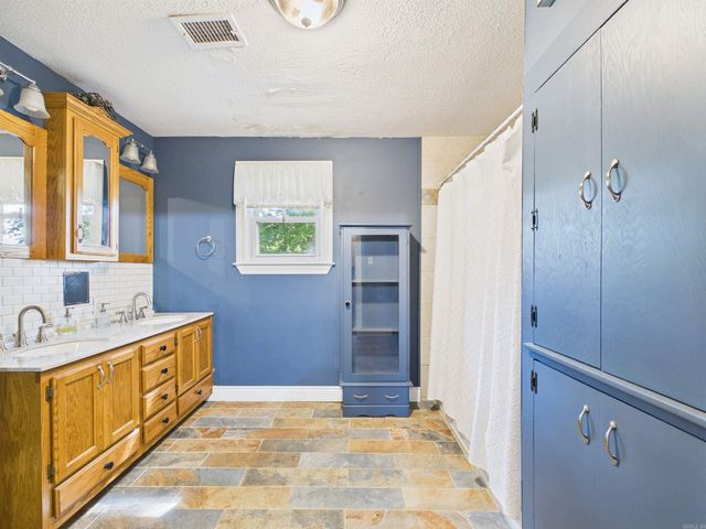803 Springfield Street, Berryville, AR 72616