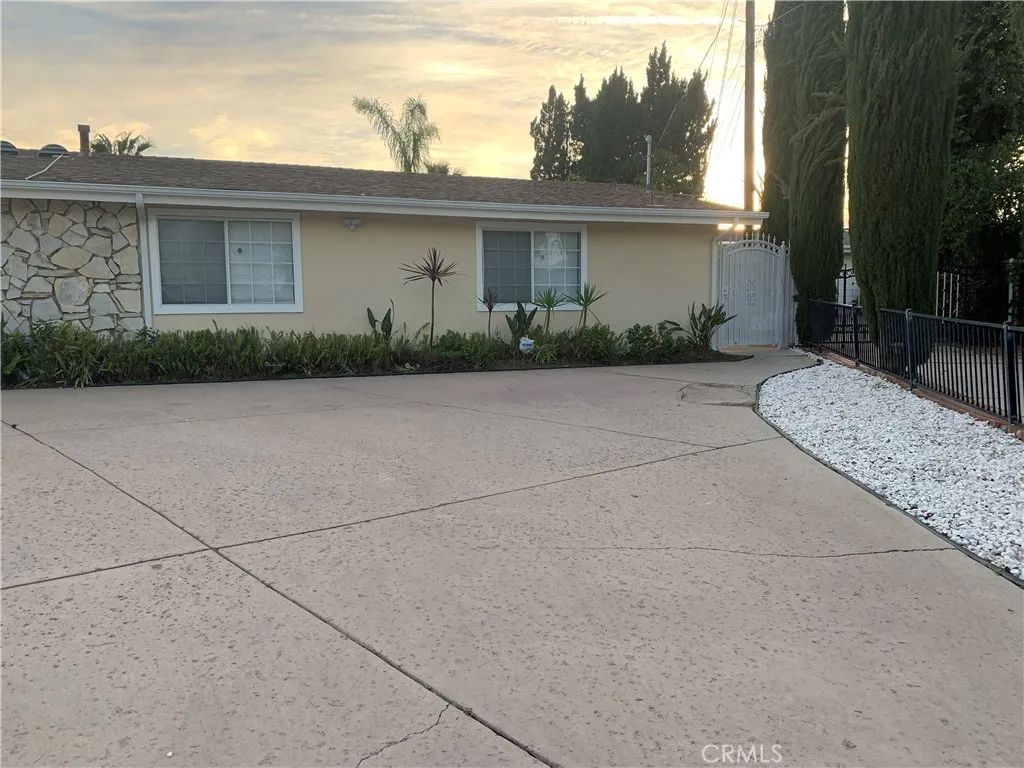 5706 Wallis Lane, Woodland Hills, CA 91367