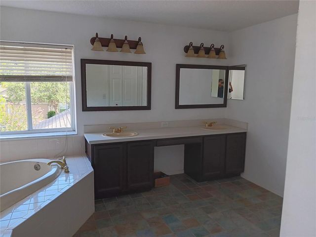 18178 SANDY POINTE DRIVE, Tampa, FL 33647