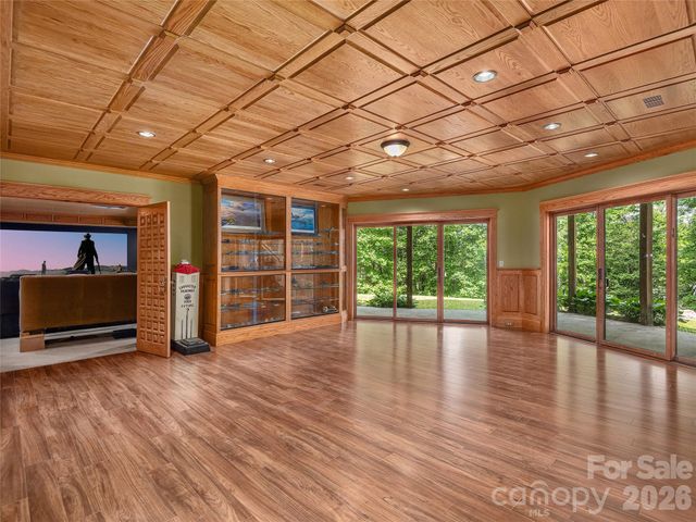 40 Deer Ridge Road, Mills River, NC 28759