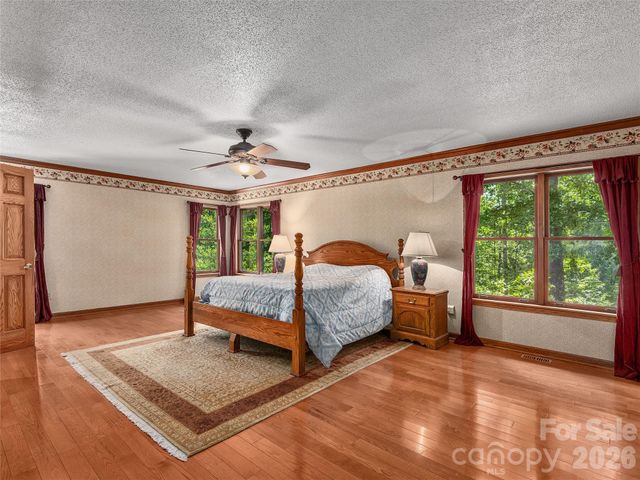 40 Deer Ridge Road, Mills River, NC 28759