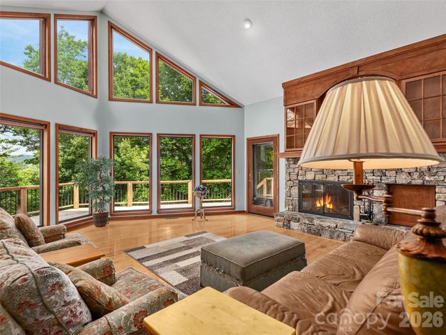 40 Deer Ridge Road, Mills River, NC 28759