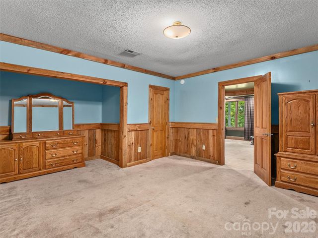 40 Deer Ridge Road, Mills River, NC 28759
