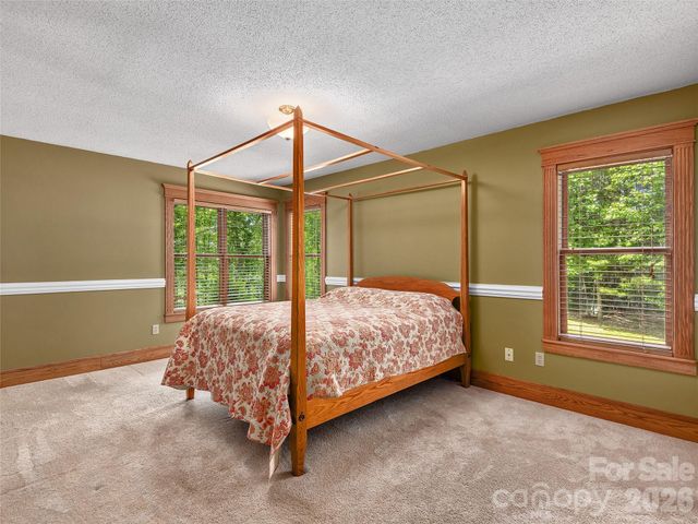 40 Deer Ridge Road, Mills River, NC 28759