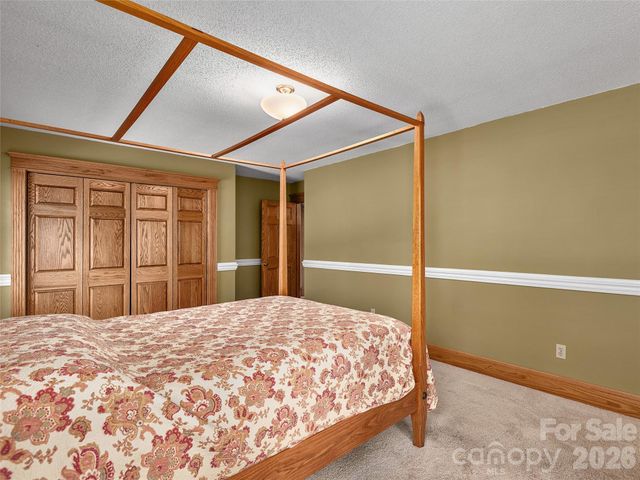 40 Deer Ridge Road, Mills River, NC 28759