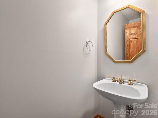 40 Deer Ridge Road, Mills River, NC 28759