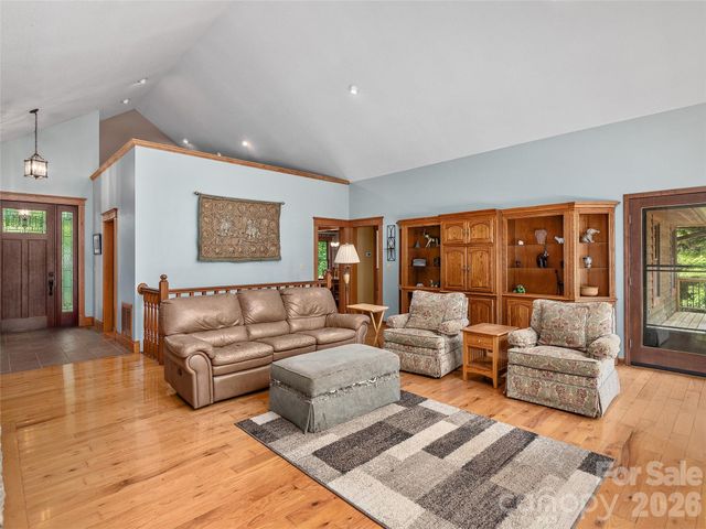40 Deer Ridge Road, Mills River, NC 28759