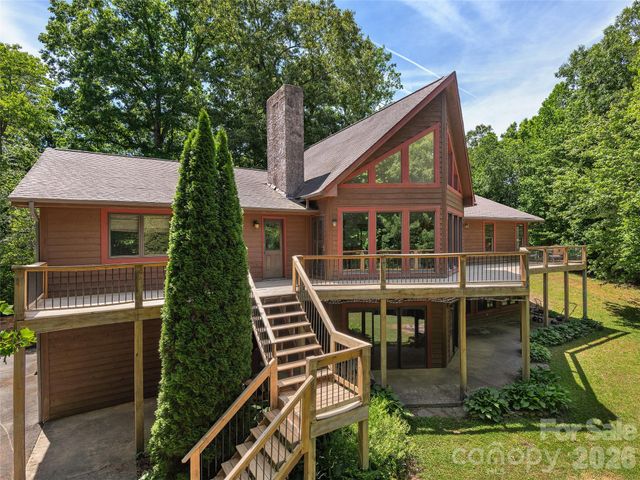 40 Deer Ridge Road, Mills River, NC 28759