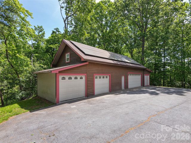 40 Deer Ridge Road, Mills River, NC 28759
