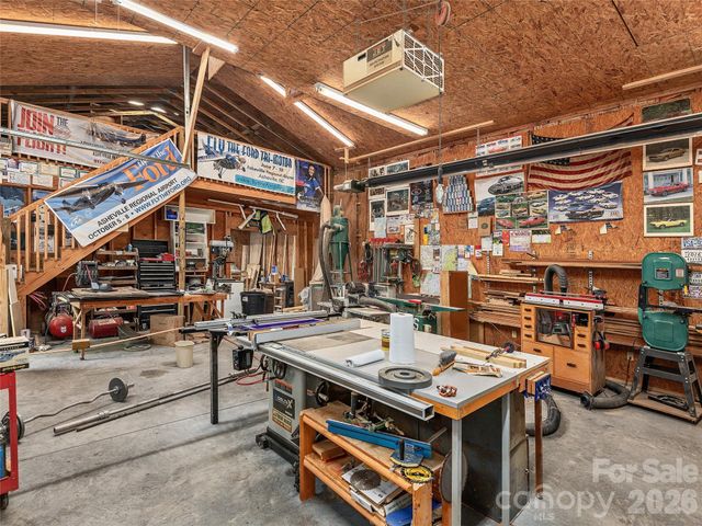 40 Deer Ridge Road, Mills River, NC 28759